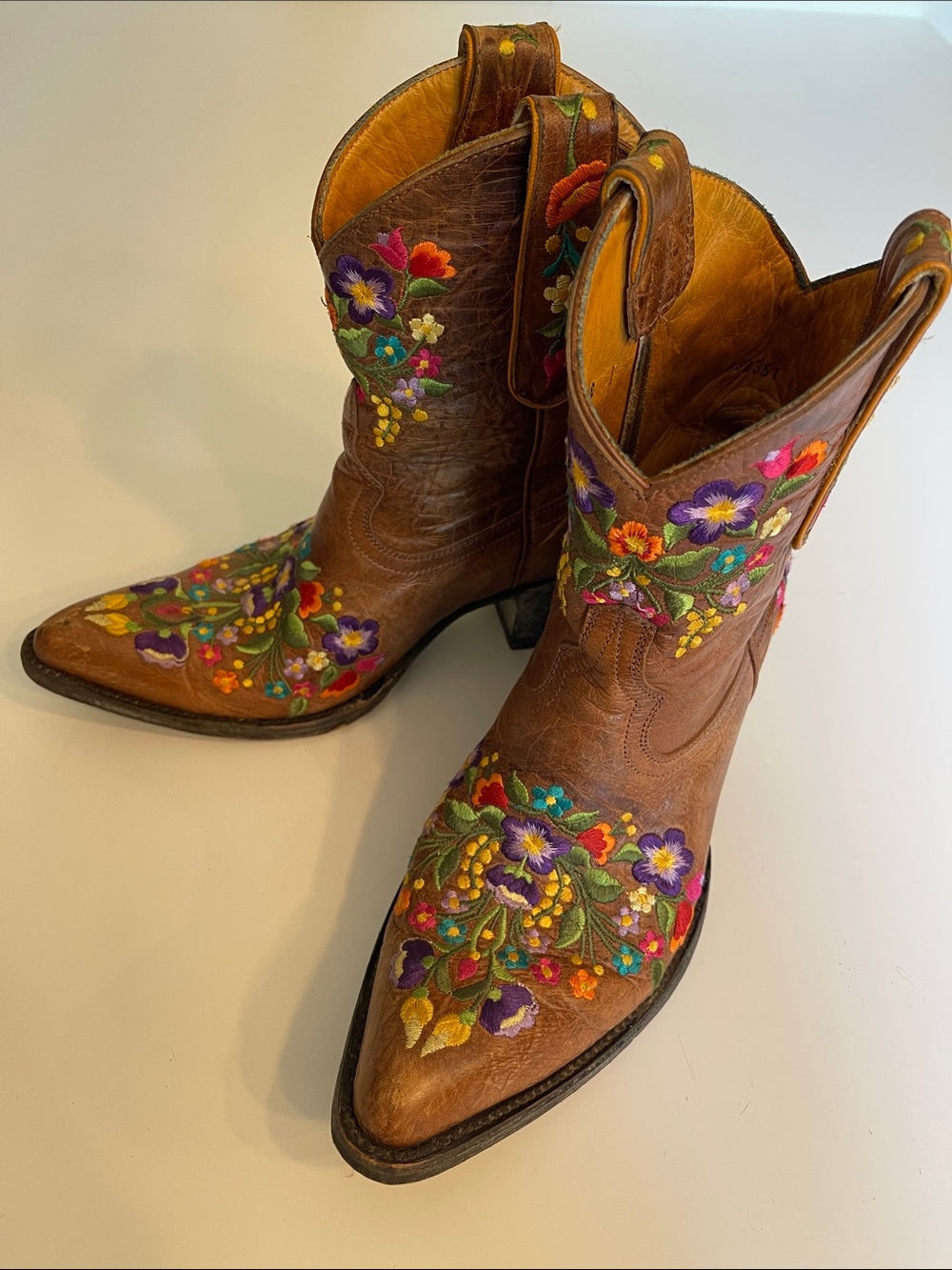 Old Gringo Sora Brass Short Boots
Size 8